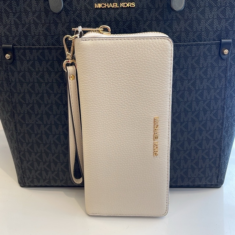 MICHAEL KORS
Leather Continental Wristlet Phone Case Wallet 
Light Cream 
NWT